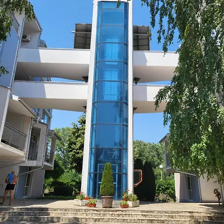 Apartment с 2 спални в *